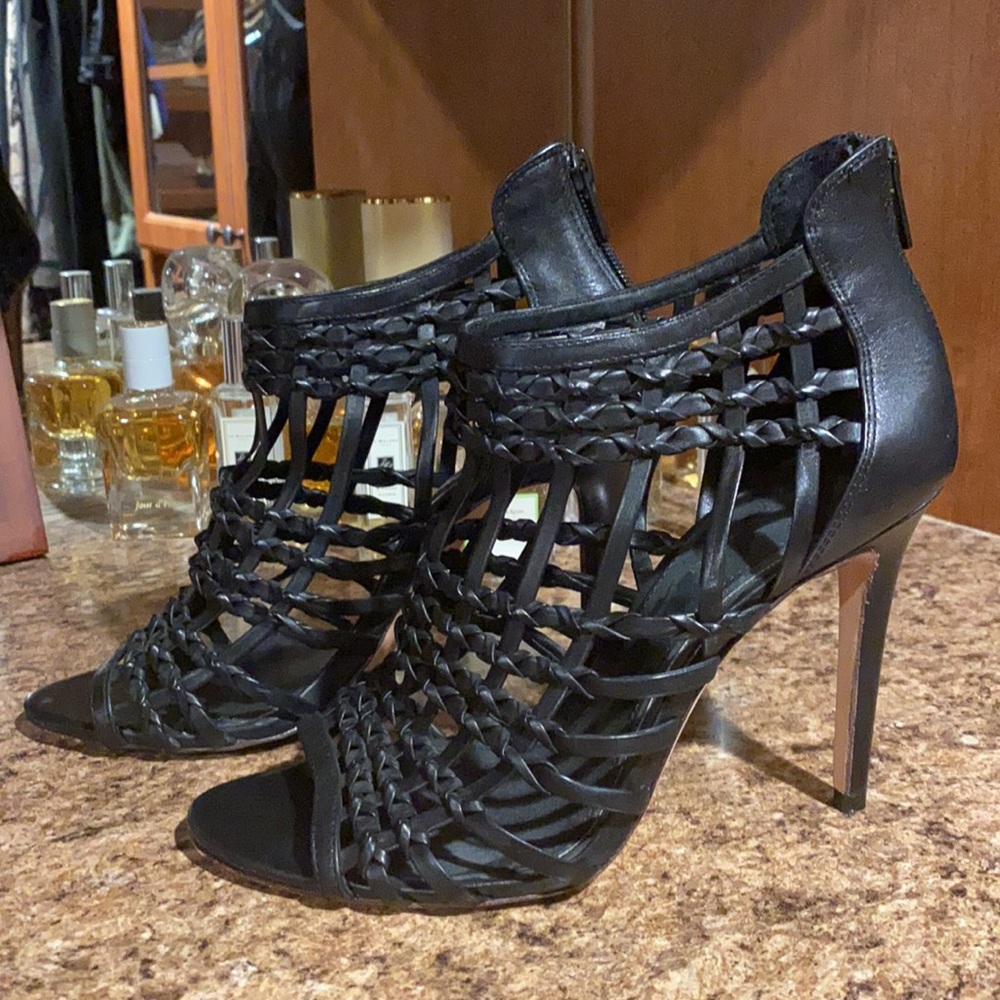 Elegant Stilletto Heels by Elie Tahari - Picture 4 of 8
